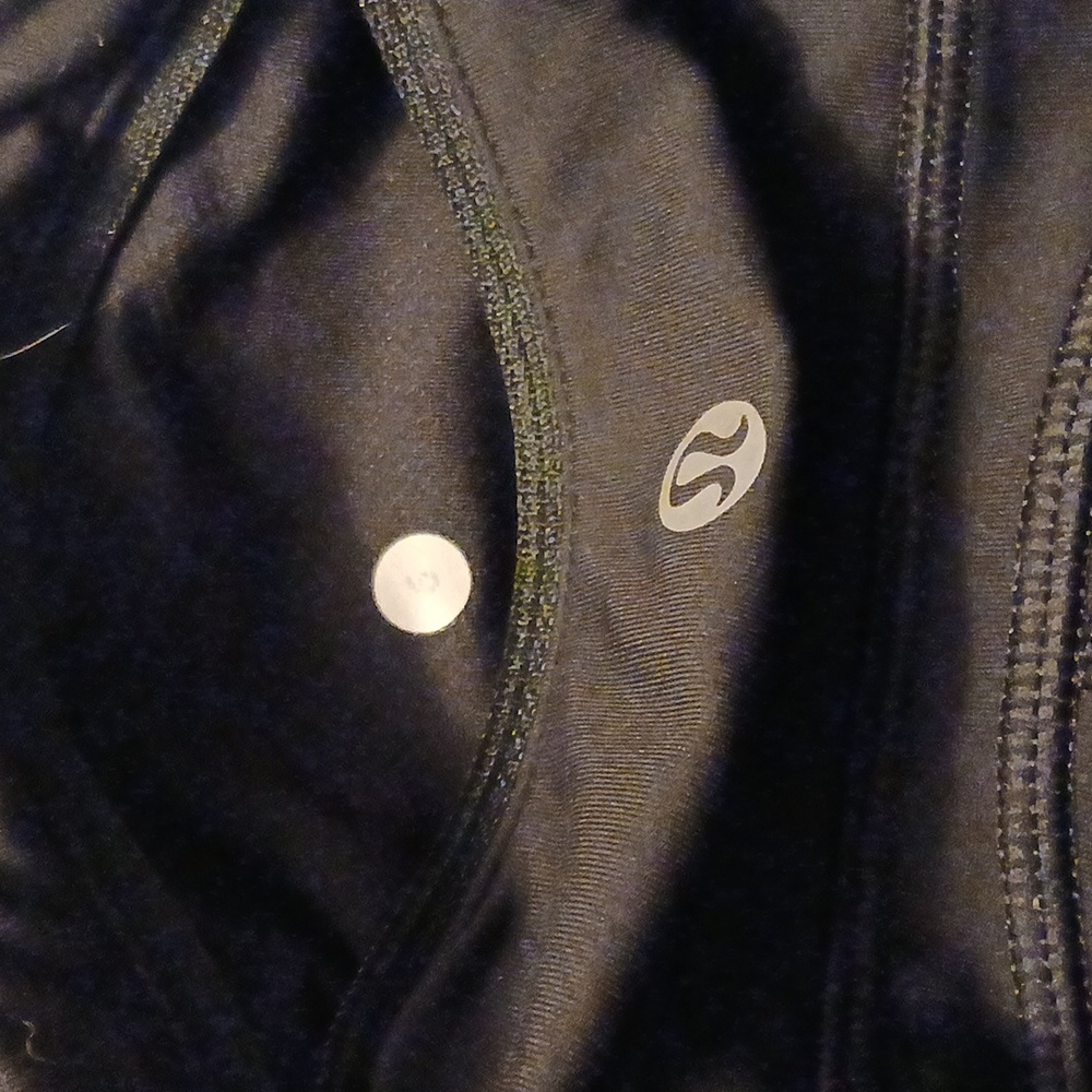Lululemon Black Patterned Semi-sheer Leggings 6 - Picture 6 of 7